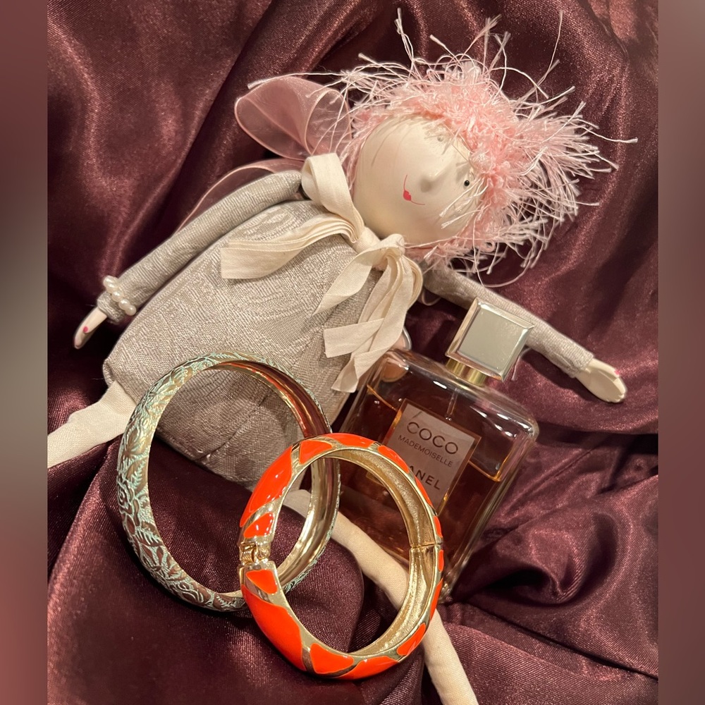 A set of two beautiful bracelets 🥰